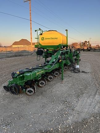 Image of John Deere DR12 Image 0