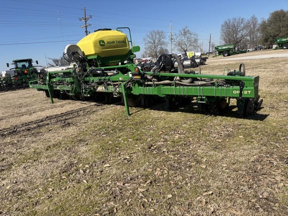 2022 John Deere DR12T Equipment Image0