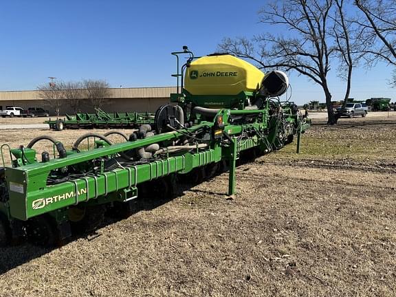 Image of John Deere DR12T equipment image 2
