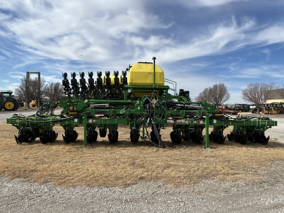 Image of John Deere DR12X equipment image 3