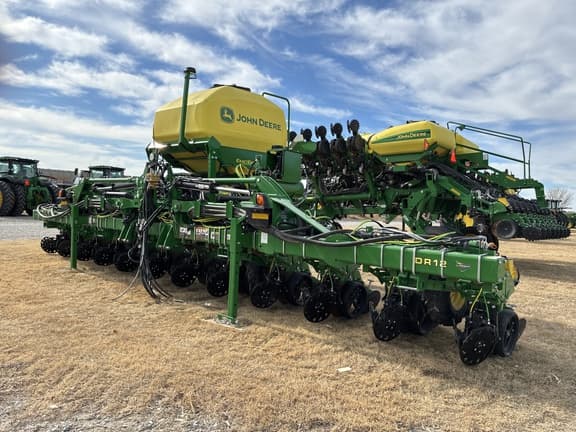 Image of John Deere DR12X equipment image 2