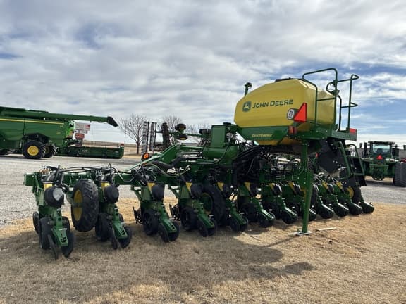 Image of John Deere DR12X equipment image 1