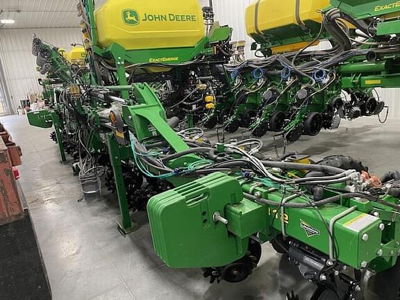 Image of John Deere DR12X equipment image 1