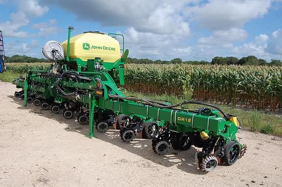 Image of John Deere DR12X equipment image 1