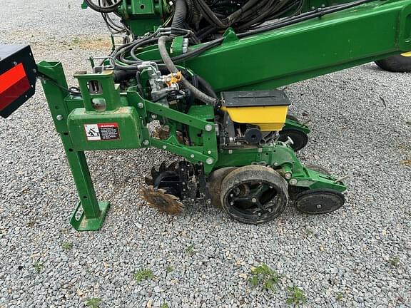 Image of John Deere DR12X equipment image 4