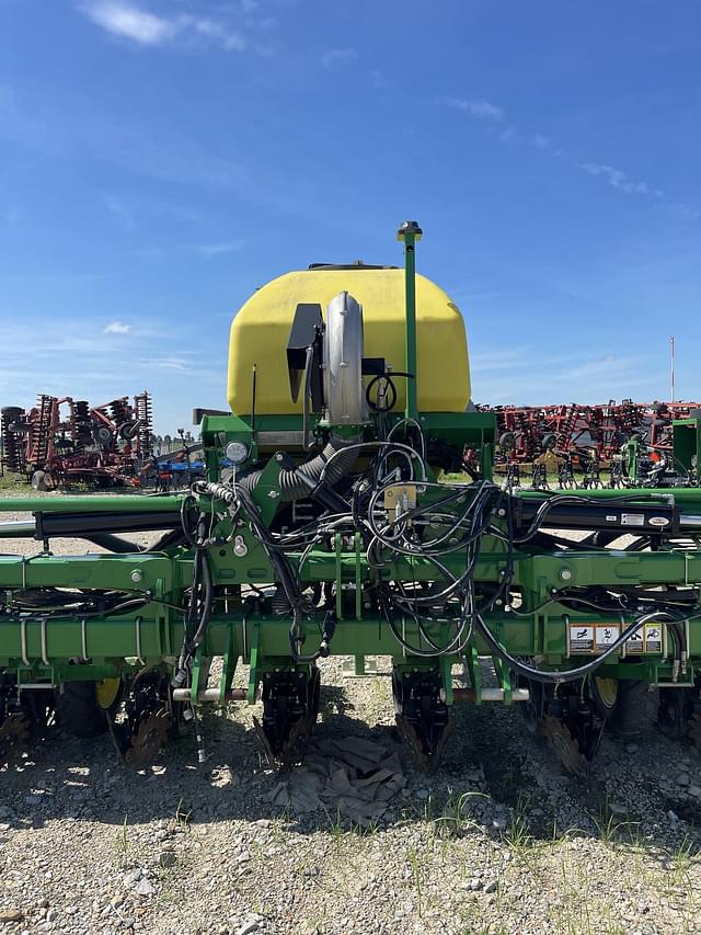 Image of John Deere DR16 equipment image 1