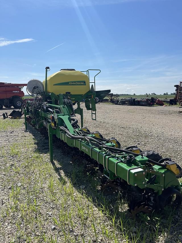 Image of John Deere DR16 equipment image 1
