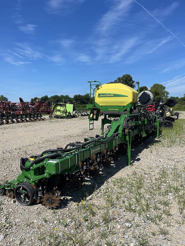 Image of John Deere DR16 equipment image 2
