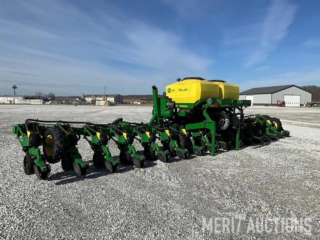 2022 John Deere DR16 Equipment Image0