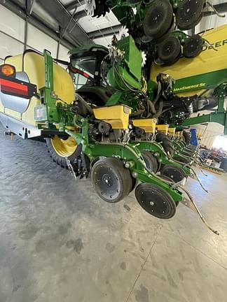 Image of John Deere DR16X equipment image 2
