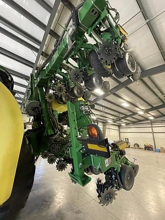 Image of John Deere DR16X equipment image 1