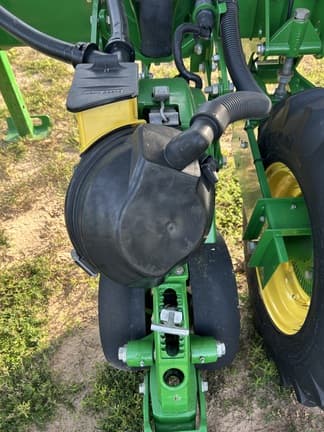 Image of John Deere DR16X equipment image 4