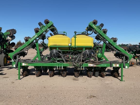 Image of John Deere DR16X equipment image 2