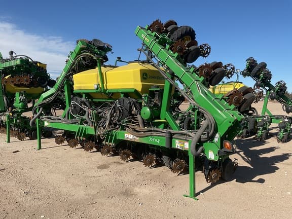 Image of John Deere DR16X equipment image 3