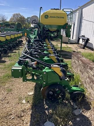 Image of John Deere DR16X equipment image 1