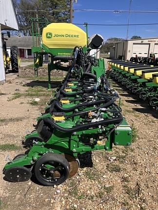 Image of John Deere DR16X equipment image 3