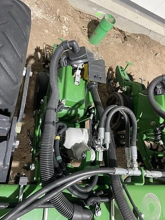 Image of John Deere DR16X equipment image 4