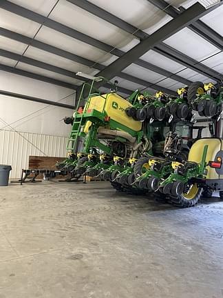 Image of John Deere DR16X equipment image 2