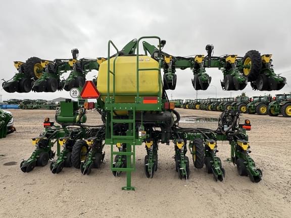 Image of John Deere DR16X equipment image 4