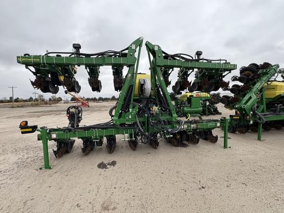 Image of John Deere DR16X equipment image 2