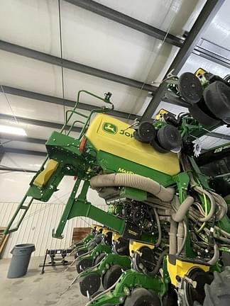 Image of John Deere DR16X equipment image 1