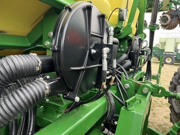 Image of John Deere DR18 equipment image 2