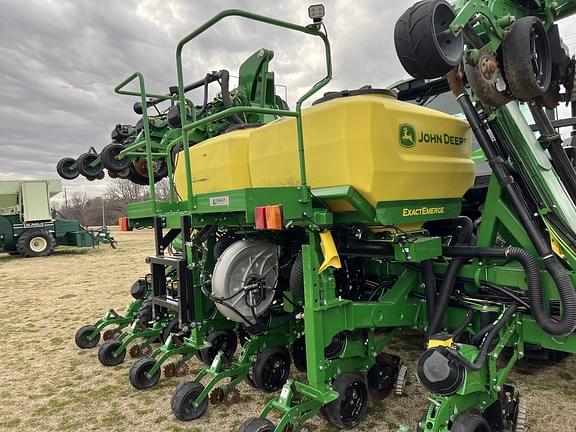 Image of John Deere DR18 equipment image 4