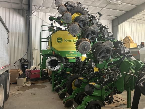 Image of John Deere DR18 equipment image 2