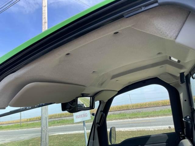 Image of John Deere XUV 835R equipment image 4