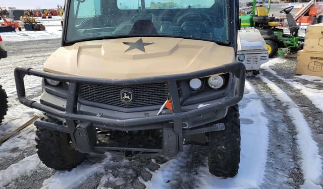 Image of John Deere XUV 835M equipment image 1