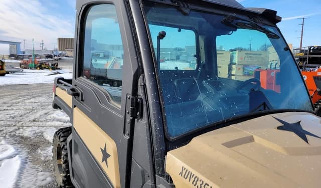 Image of John Deere XUV 835M equipment image 4