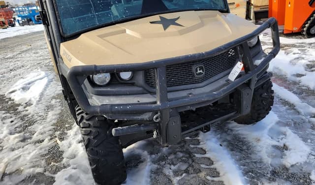Image of John Deere XUV 835M equipment image 2
