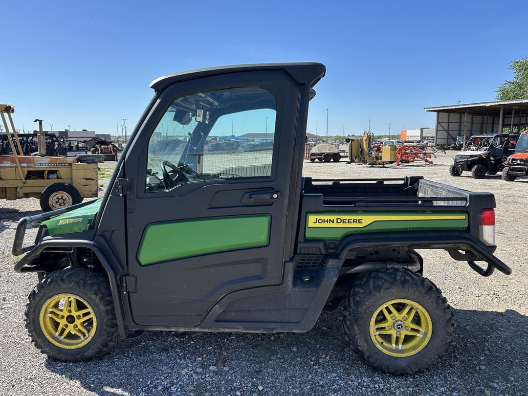 Image of John Deere XUV 835M Primary image