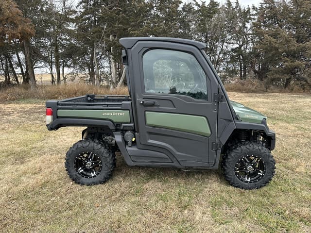 Image of John Deere XUV 835M equipment image 1