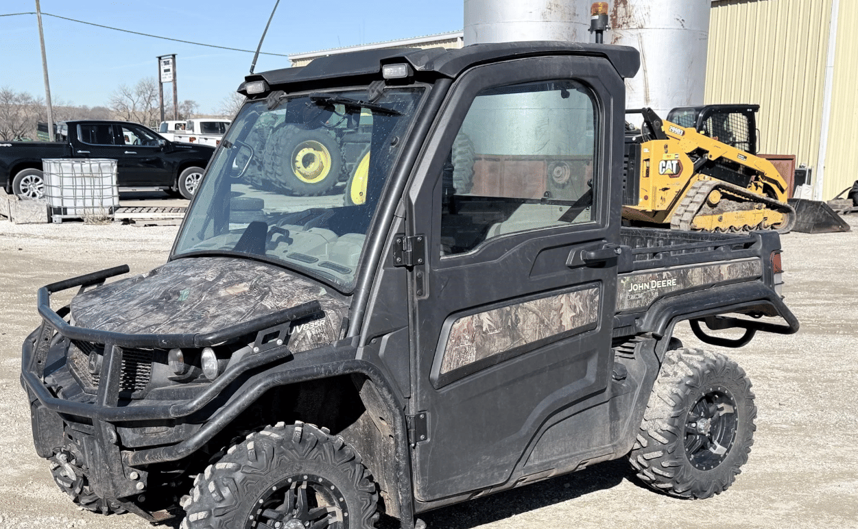 2022 John Deere XUV 835R Equipment Image0