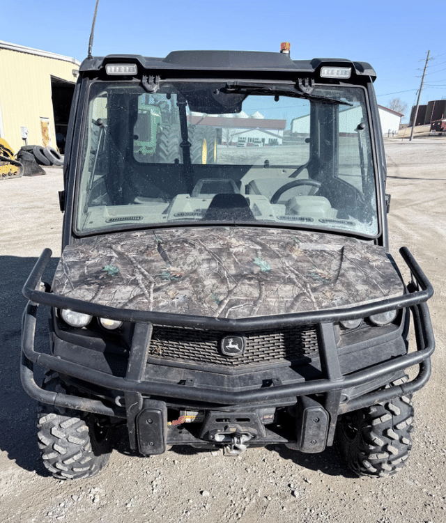 Image of John Deere XUV 835R equipment image 1