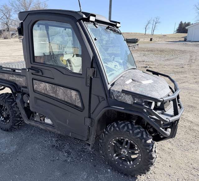 Image of John Deere XUV 835R equipment image 2