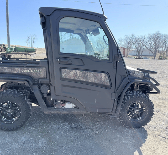 Image of John Deere XUV 835R equipment image 3