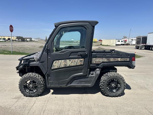 Image of John Deere XUV 835R equipment image 1