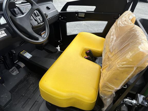 Image of John Deere XUV 560E equipment image 4