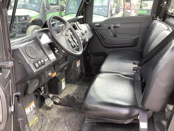 Image of John Deere XUV 835M equipment image 1
