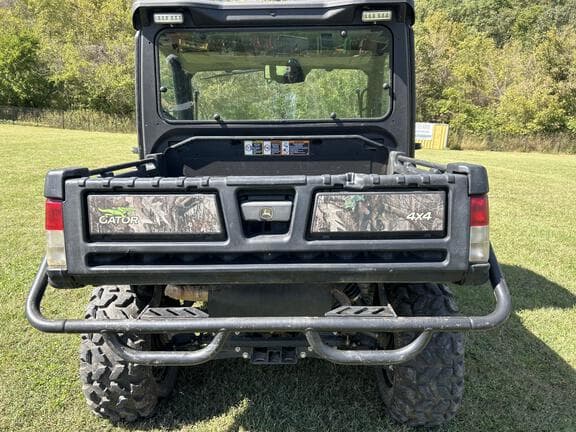 Image of John Deere XUV 835M equipment image 3