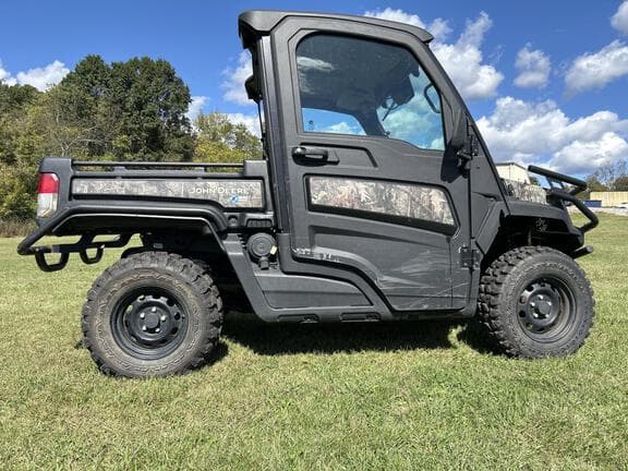 Image of John Deere XUV 835M equipment image 2