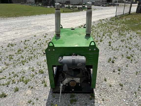 Image of John Deere GM 5.7L equipment image 4