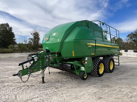 2022 John Deere L341 Equipment Image0