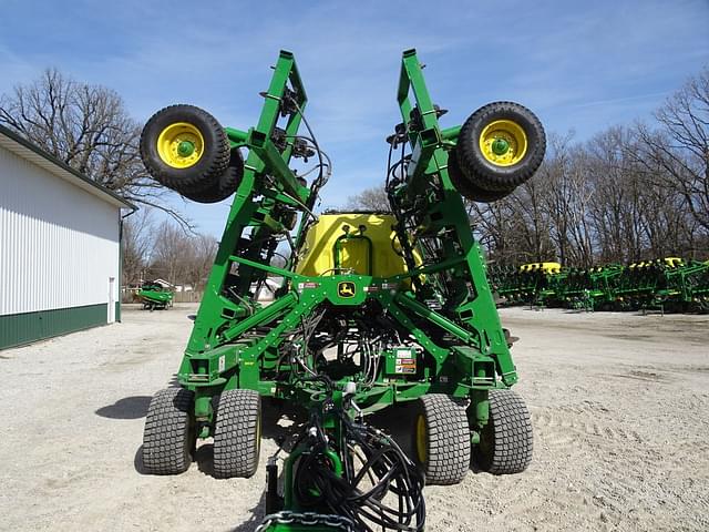 Image of John Deere N536C equipment image 4