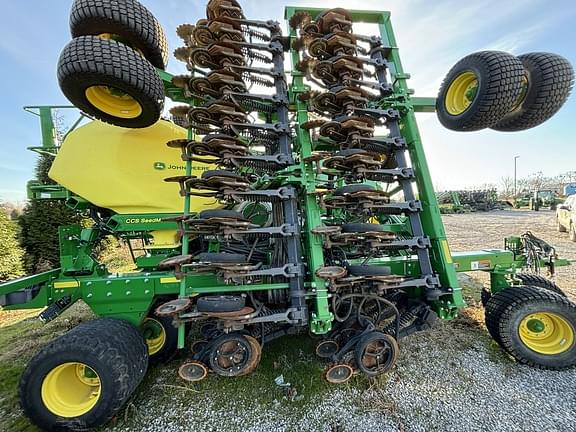 Image of John Deere N536C equipment image 1