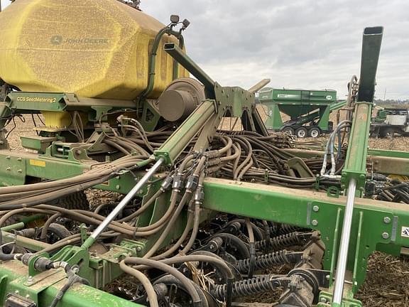 Image of John Deere N536C equipment image 3