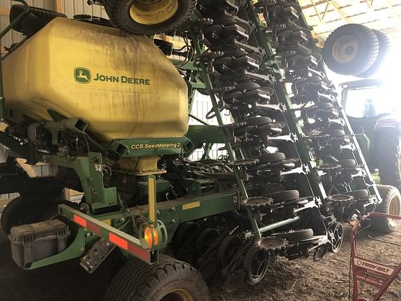 Image of John Deere N540C equipment image 1