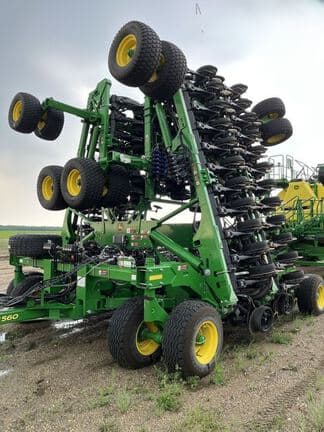 Image of John Deere C650 equipment image 4